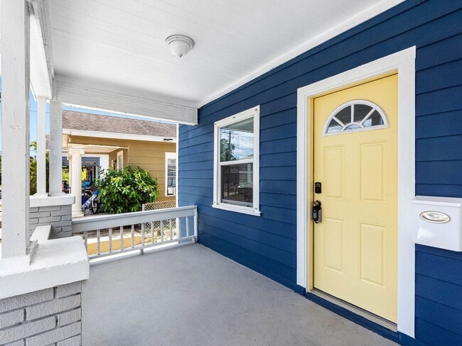 Building Photo - Affordable 3/1.5 West Tampa Home