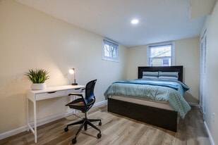 Building Photo - 14220 Fallbrook Ln