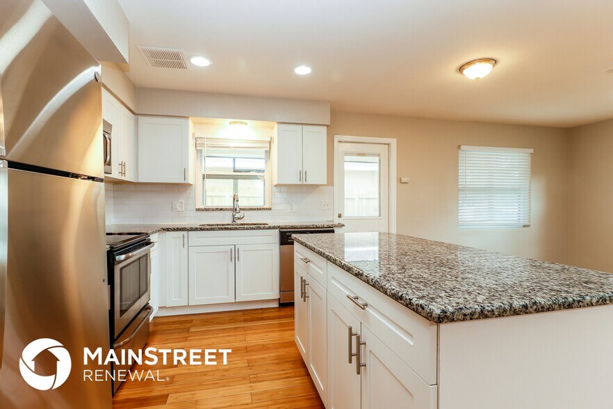 Building Photo - 4107 W Grace St