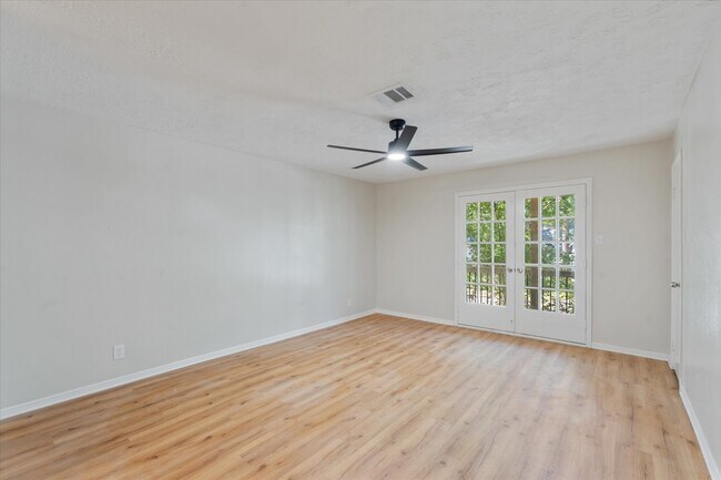 Building Photo - 3811 Woodbriar Dr