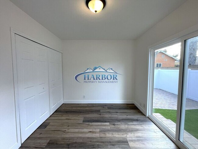 Building Photo - 1226 W Don St