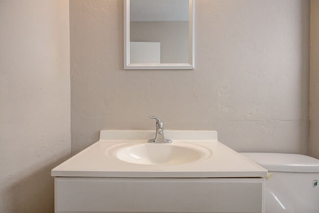 Building Photo - First Full Month's Rent Free! Spacious 3BD/1.BTH Home in Spencer