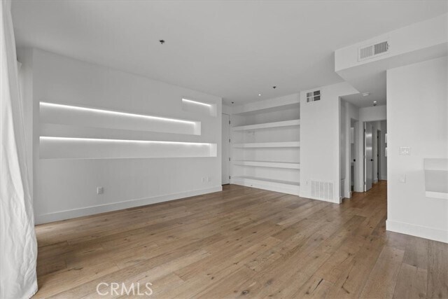 Building Photo - 8811 Burton Way