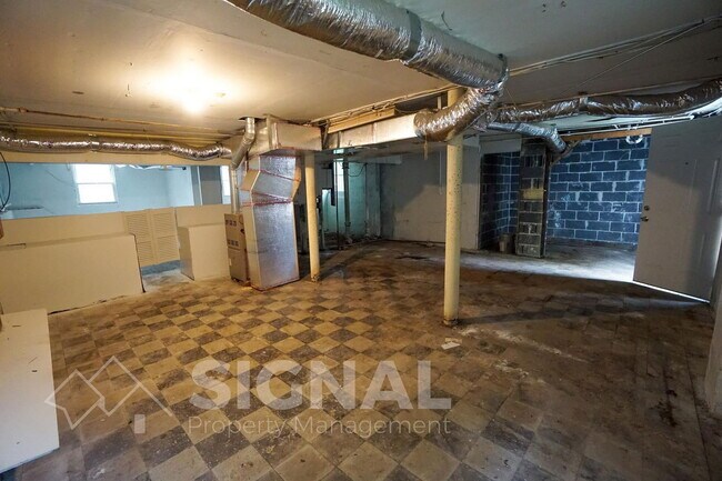 Building Photo - 112 13th Ave N
