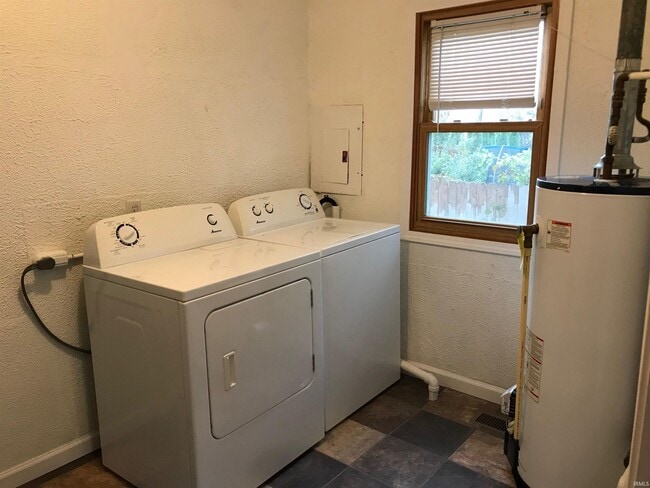 Building Photo - 600 W Cherokee Dr