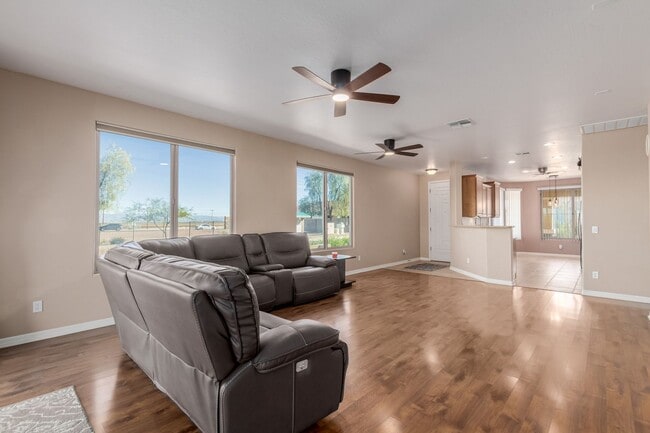 Building Photo - Gorgeous Property in 55+ Community