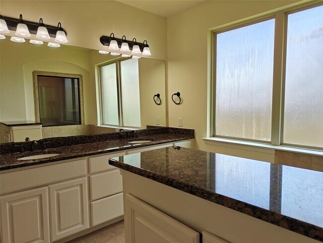 Building Photo - 5551 Twin Rivers Ln
