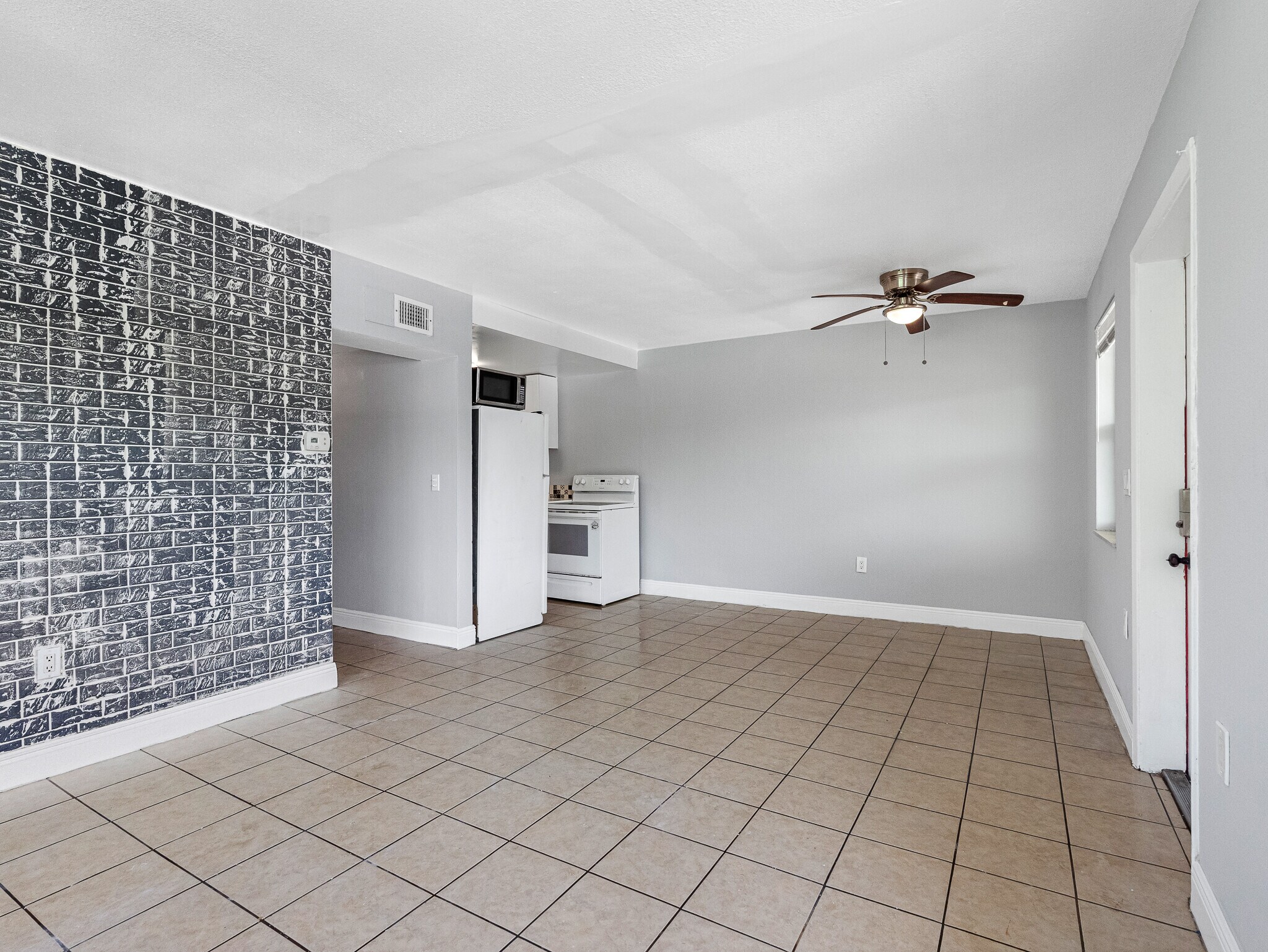 Building Photo - 311 Avanda Ct