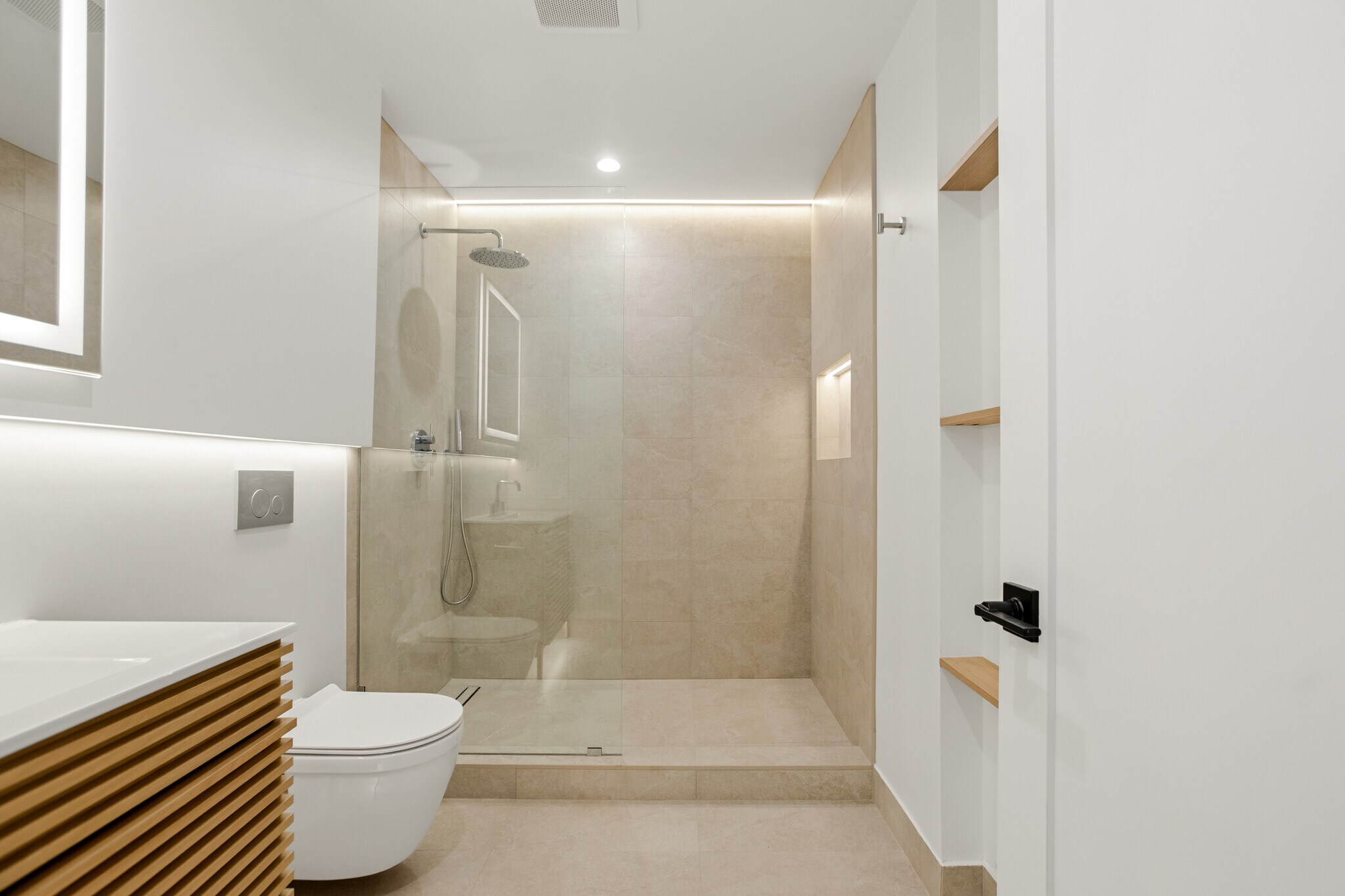 Building Photo - 7314 Fallbrook Ave