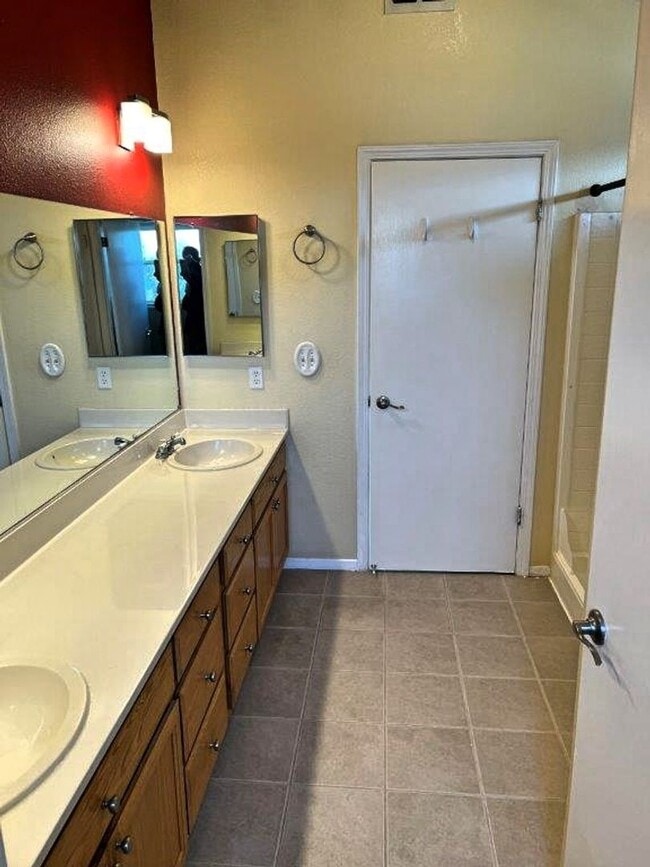 Building Photo - Modern 4 Bedroom 3 Bath Close to Marina Suisun City *Star Rentals