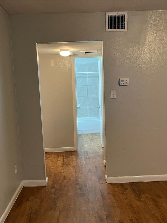 Building Photo - 7206 Twin Crest Dr