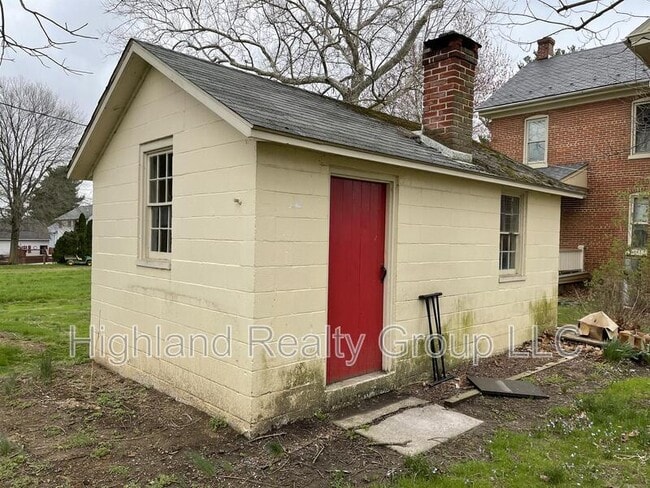 Building Photo - 97 Penn St