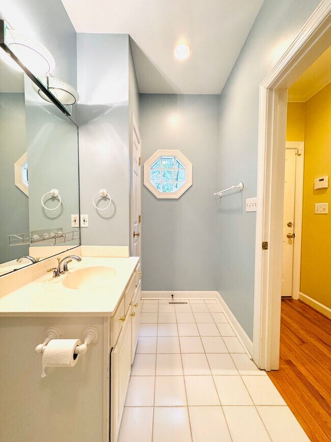 Building Photo - Gorgeous One Level Home in Chapel Hill