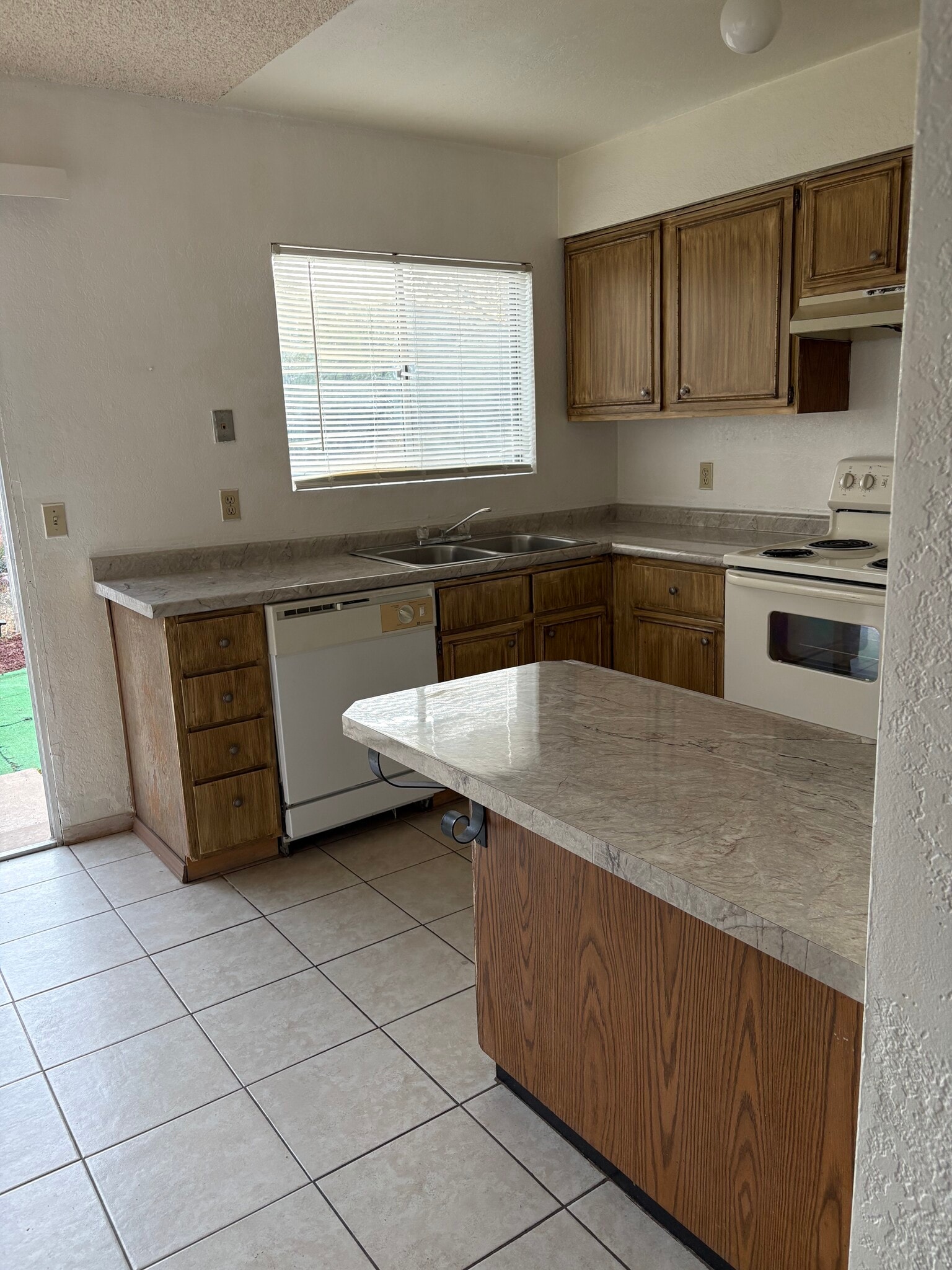 Building Photo - 433 Avenida Garza