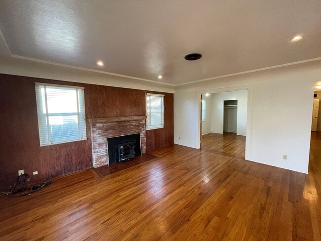 Primary Photo - 1911 H St