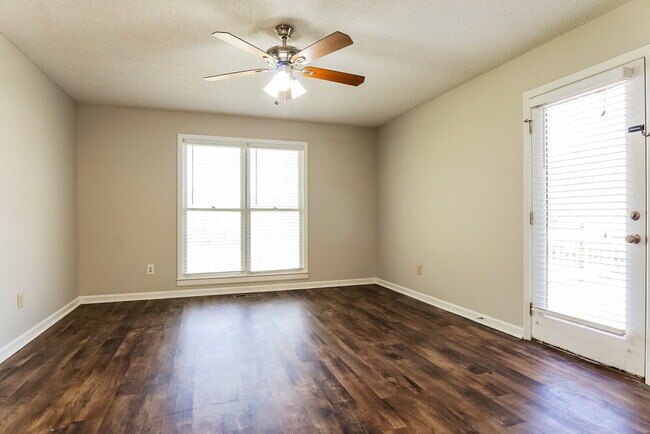 Building Photo - 3017 Teresa Ave