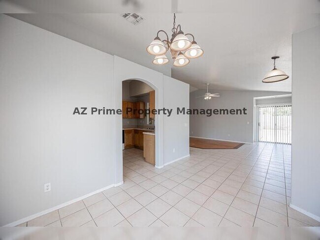 Building Photo - 13344 W Desert Ln