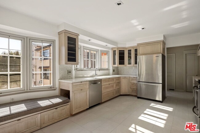 Building Photo - 450 Smithwood Dr