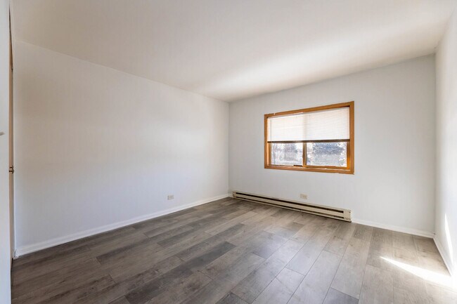 Building Photo - 1950 Canal St