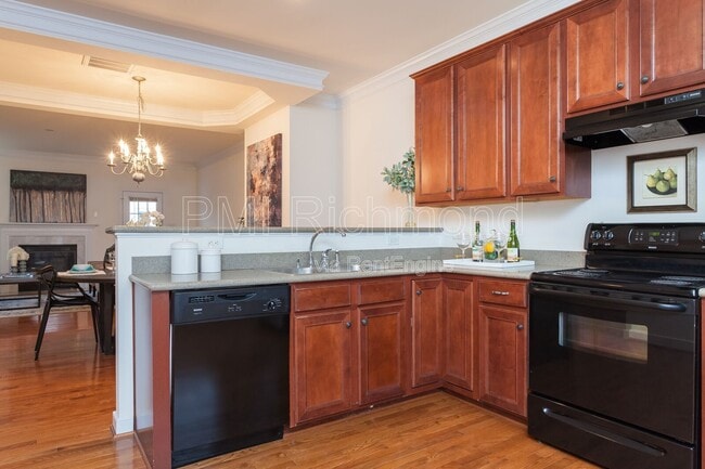 Building Photo - 6909 Stratford Townes Way