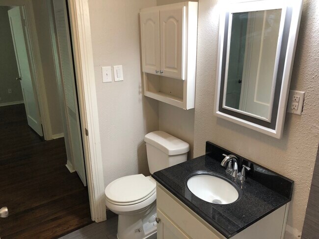 Building Photo - 6017 Sheridan Ave