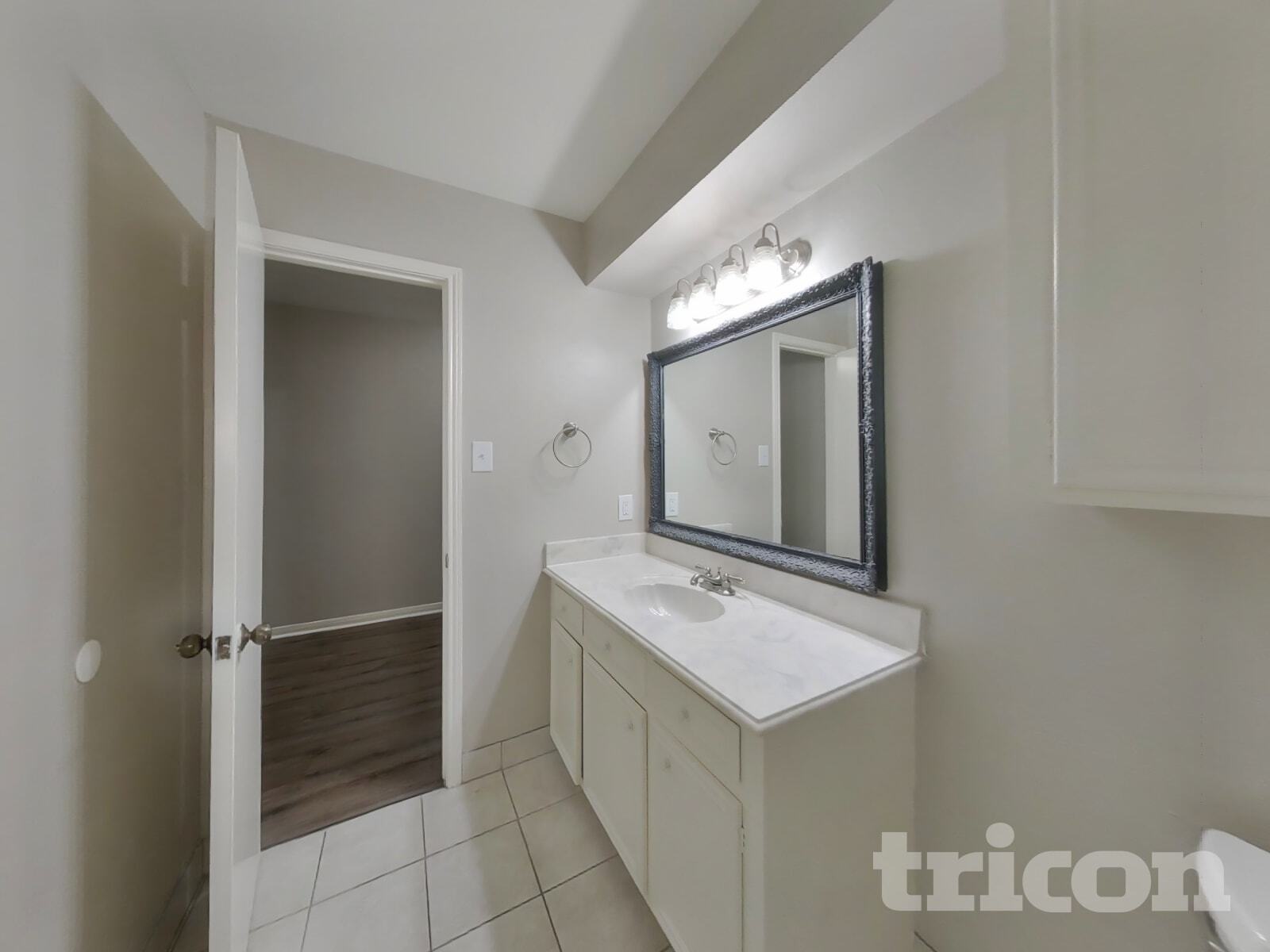 Building Photo - 5523 Foresthaven Dr