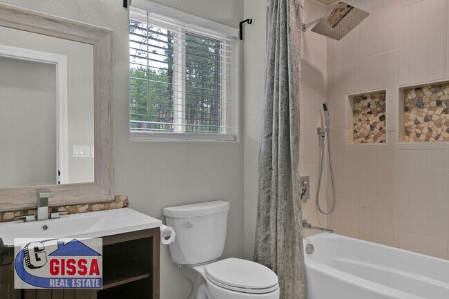 Building Photo - Beautiful home with 7 bedrooms, 5 1/2 bath...