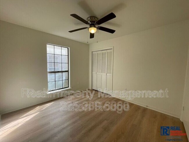 Building Photo - 5084 Cumberland Cove Dr
