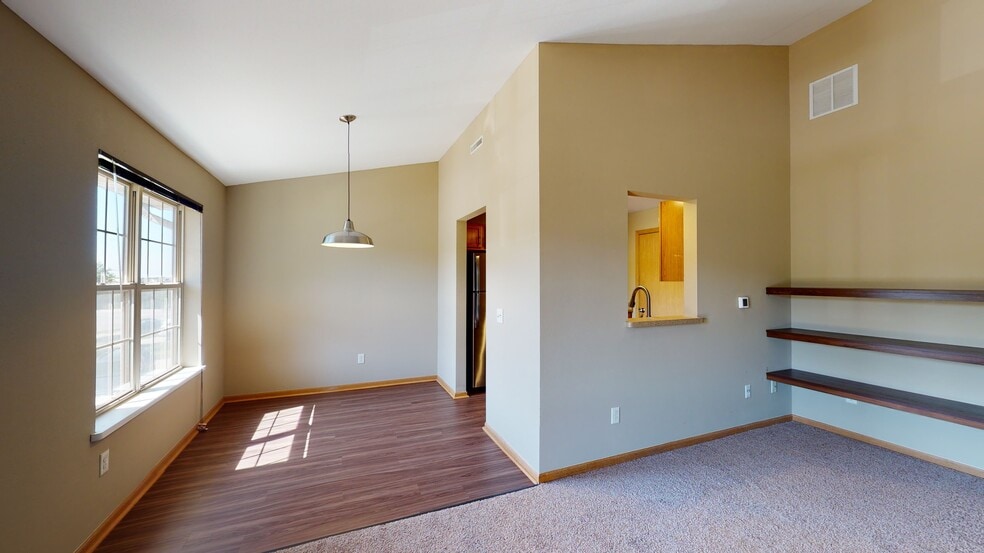 Building Photo - Glacier Hills Apartments