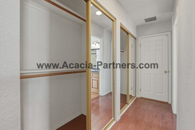 Building Photo - Three Bedroom/Two Bath Home