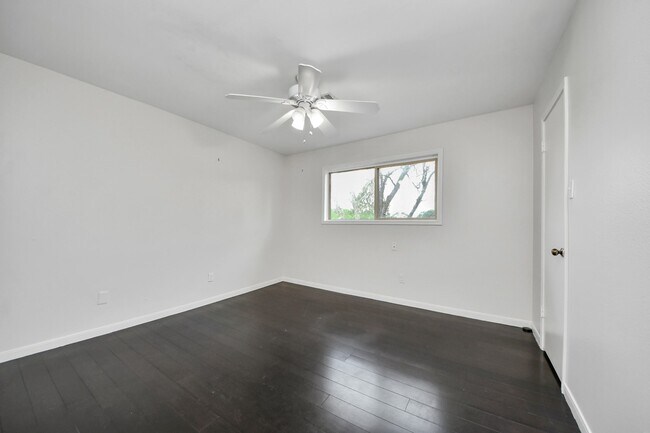 Building Photo - 3410 Crow Valley Dr