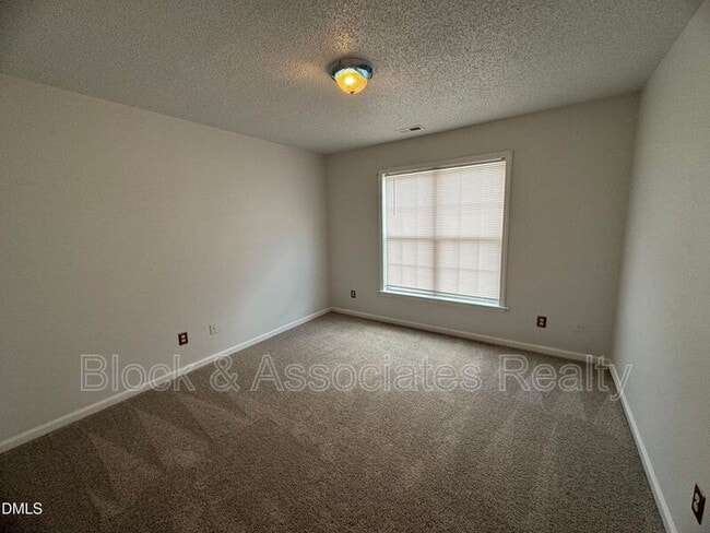 Building Photo - 4804 Tanglewood Oaks St