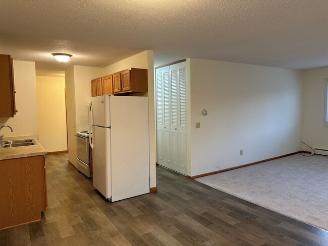 Building Photo - 2730 Dupont Ave S