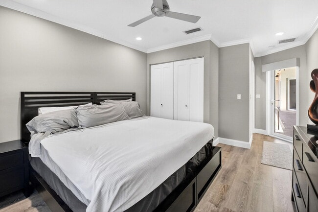 Building Photo - 5063 Ventura Dr
