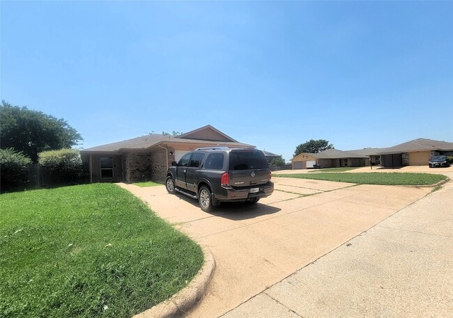 Building Photo - 3411 Stonewall Ln