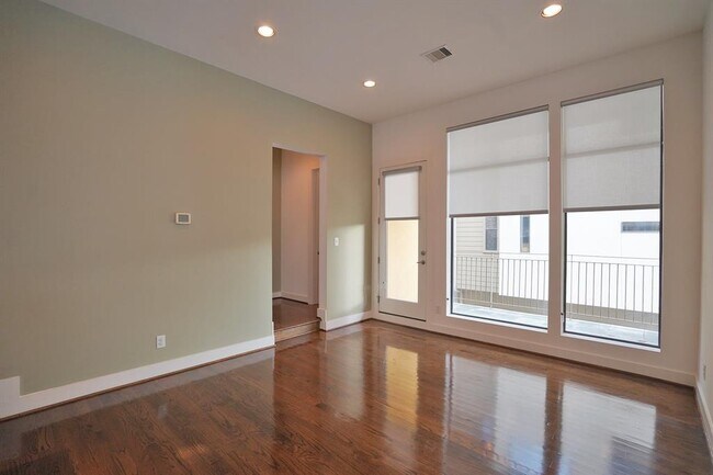 Building Photo - 4611 Austin St