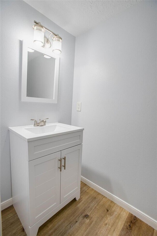 Building Photo - 605 Jeff Davis Ct