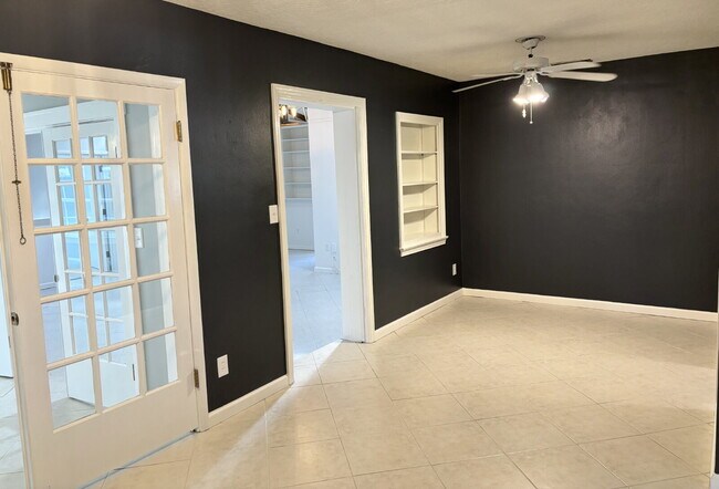 Building Photo - "Coastal Comfort Awaits: Spacious 4-Bed, 3-Bath Home in Fort Walton Beach Haven"