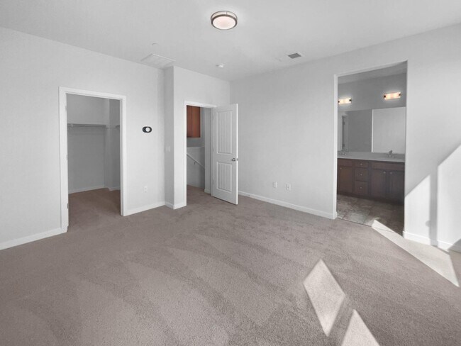 Building Photo - 3234 Bridgeway Dr