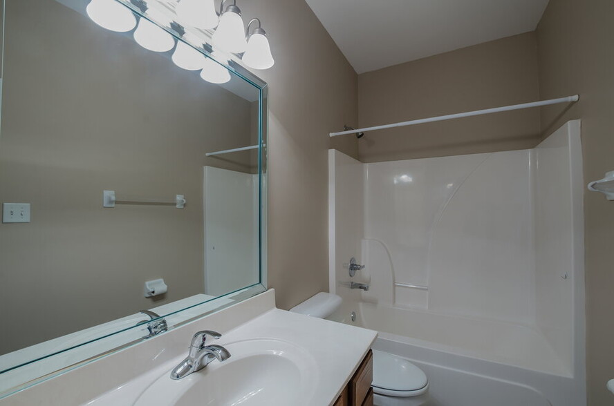 Building Photo - 1655 Kings Pond Cove