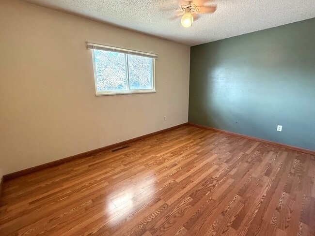 Building Photo - Updated 3 bedroom 2 bath with central air
