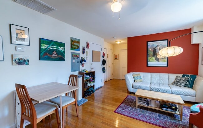 Building Photo - 4813 Walton Ave