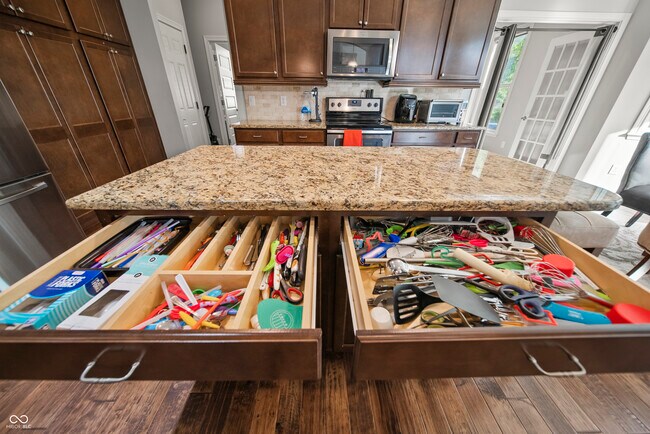 Building Photo - 10599 Geist View Dr