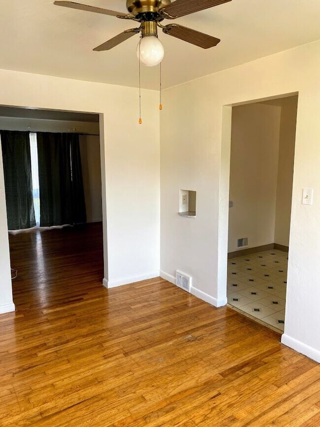 Building Photo - Well Kept Duplex in the Shaler Area