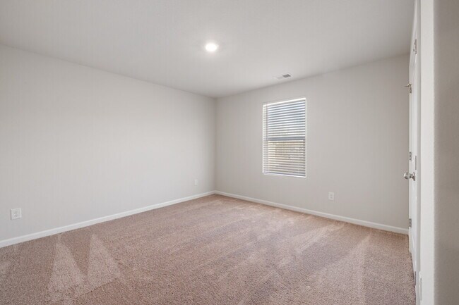 Building Photo - 2110 Briar Run Dr