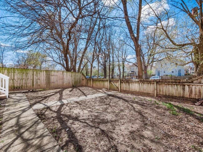 Building Photo - 1359 N 6th St