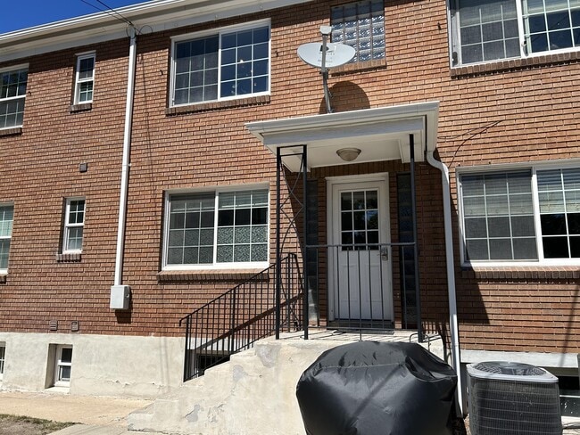 Building Photo - 808 E 300 S