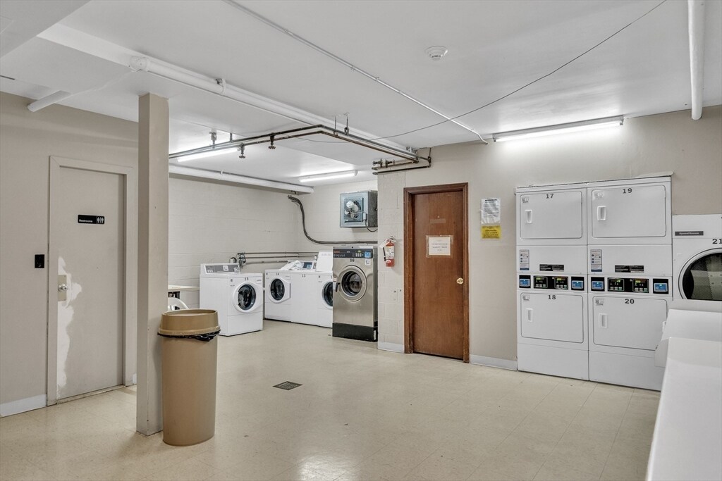 Building Photo - 38 Juniper St