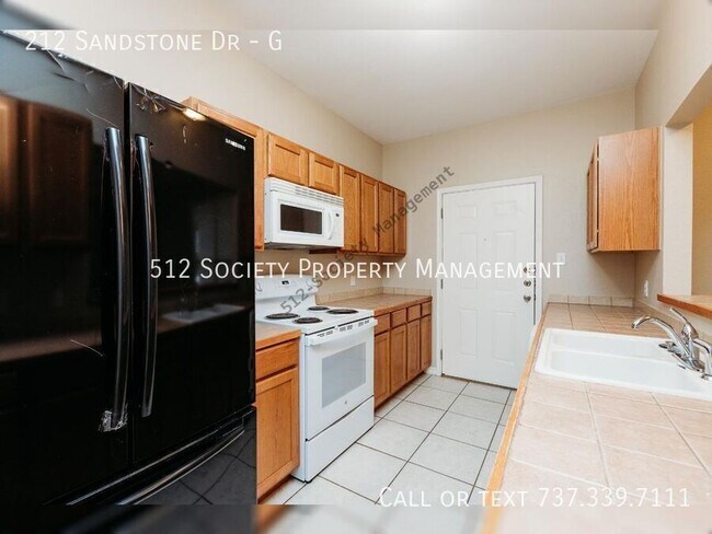 Building Photo - 212 Sandstone Dr