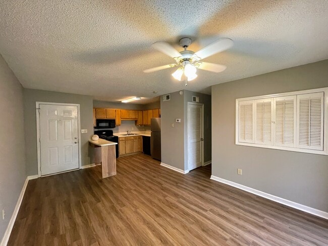 Building Photo - 6634 Willow Pointe Dr NW